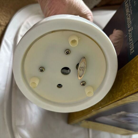 Musical Porcelain Praying Child Sculpture *New* - Picture 6 of 9